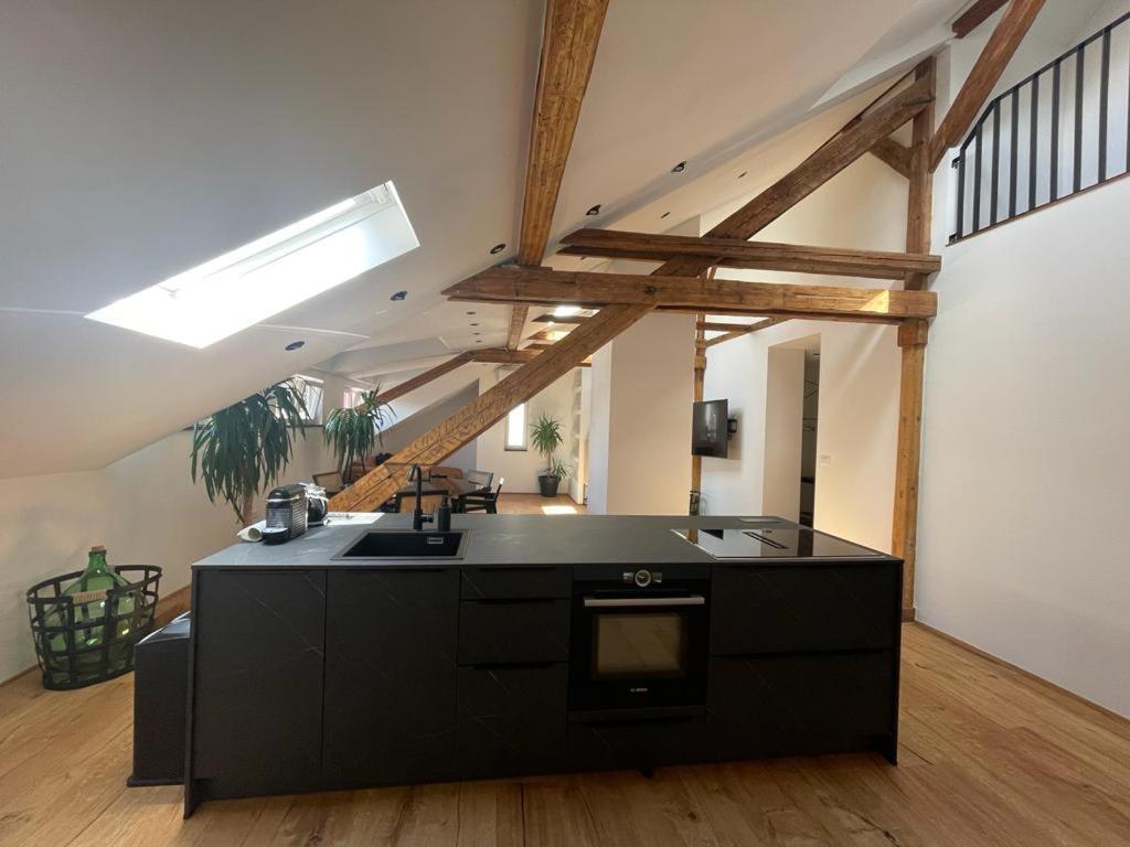 Split Rooftop Loft Exterior photo